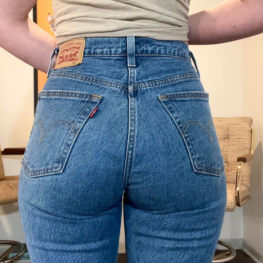 Levi’s 501 medium classic wash straight leg denim jeans 26